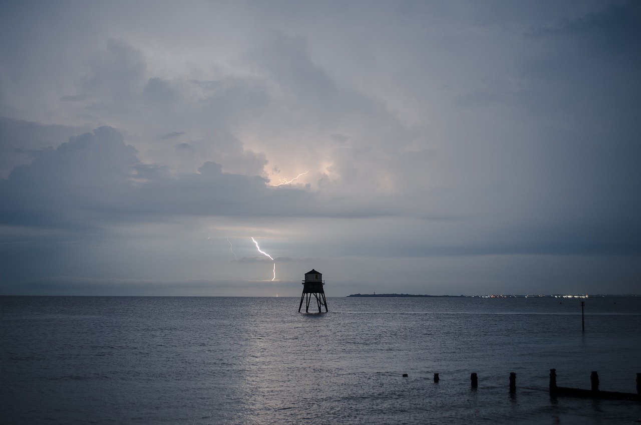 lightning-5511473_1280